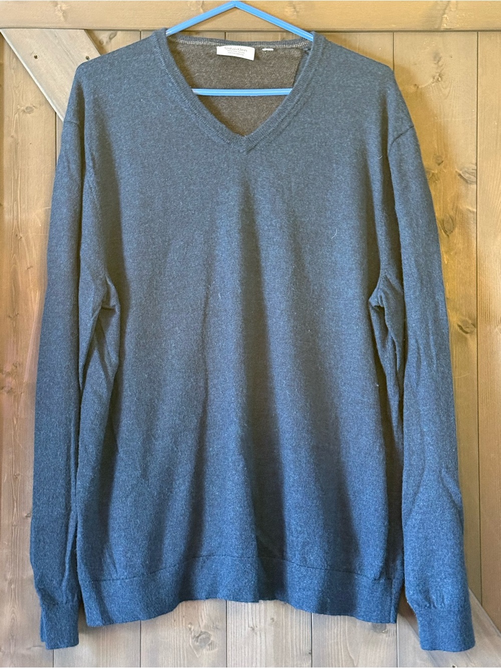Calvin Klein Men's EXTRA FINE MERINO V-Neck Sweater in Charcoal